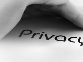 Ontwikkelaars privacyapp klagen Google aan